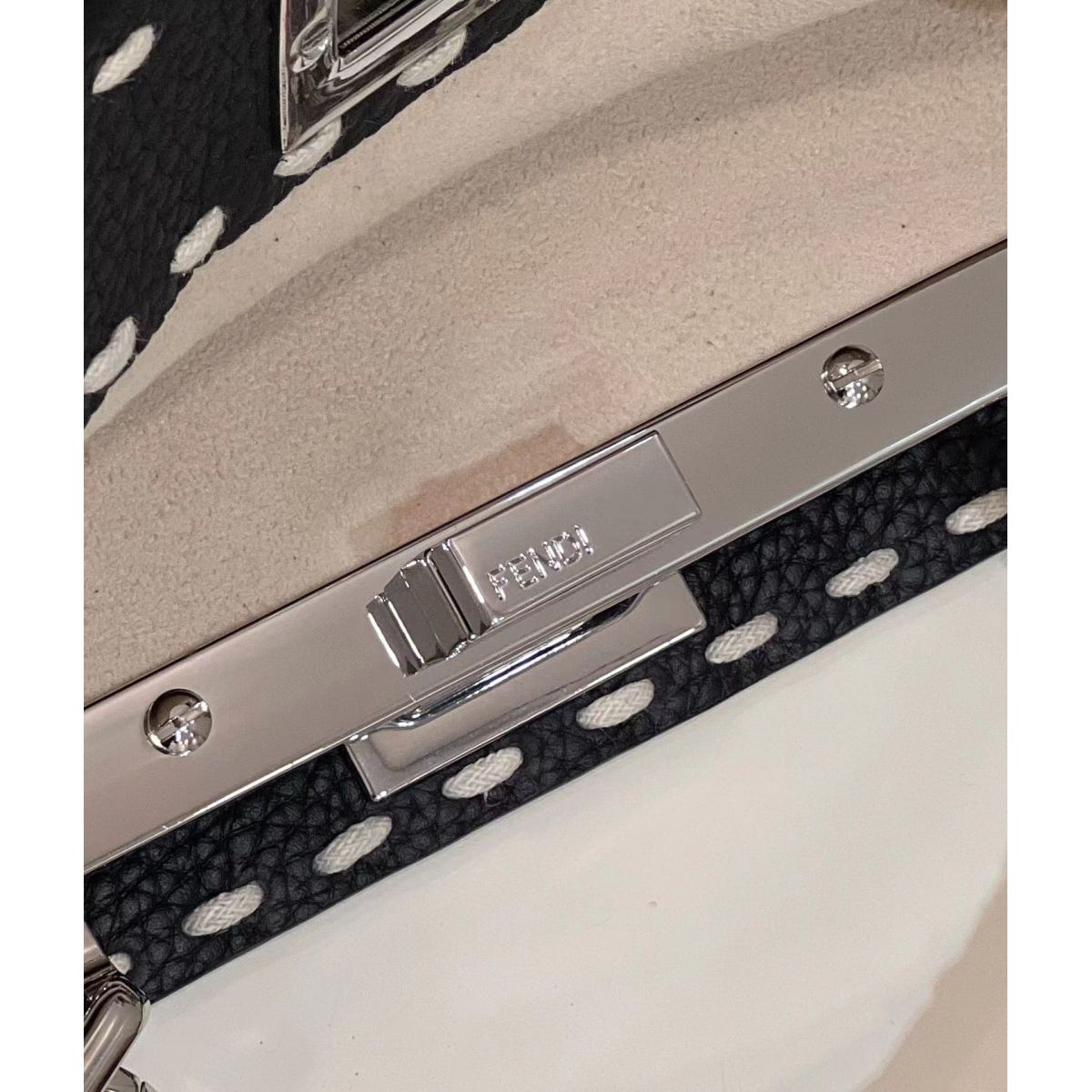 Дамская сумка Fendi Peekaboo ISEEU Дамская сумка Fendi Peekaboo ISEEU